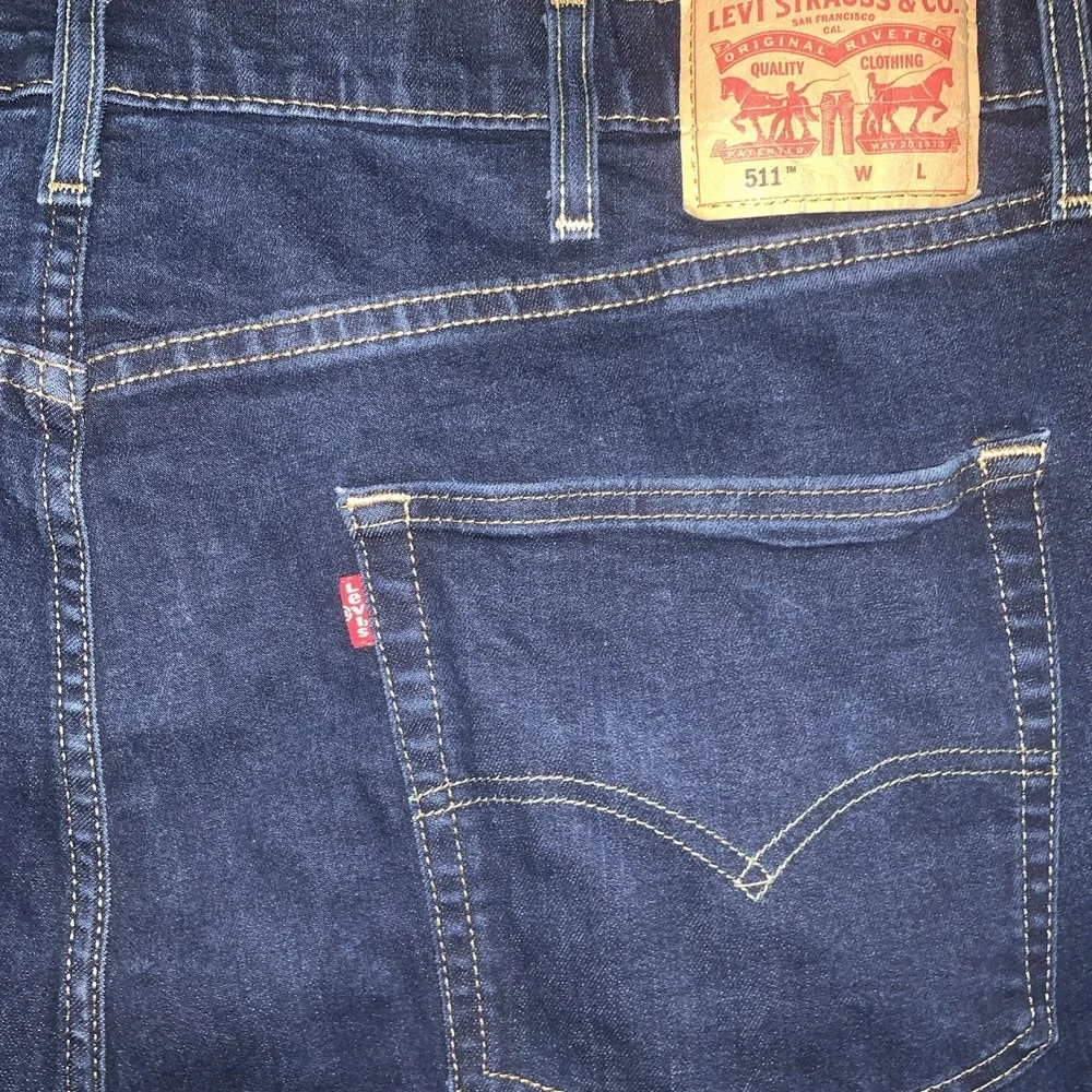 Levis 511 Jeans Mens 44x22 Blue Dark Wash Zipper‎ Fly Straight Leg Denim Casual